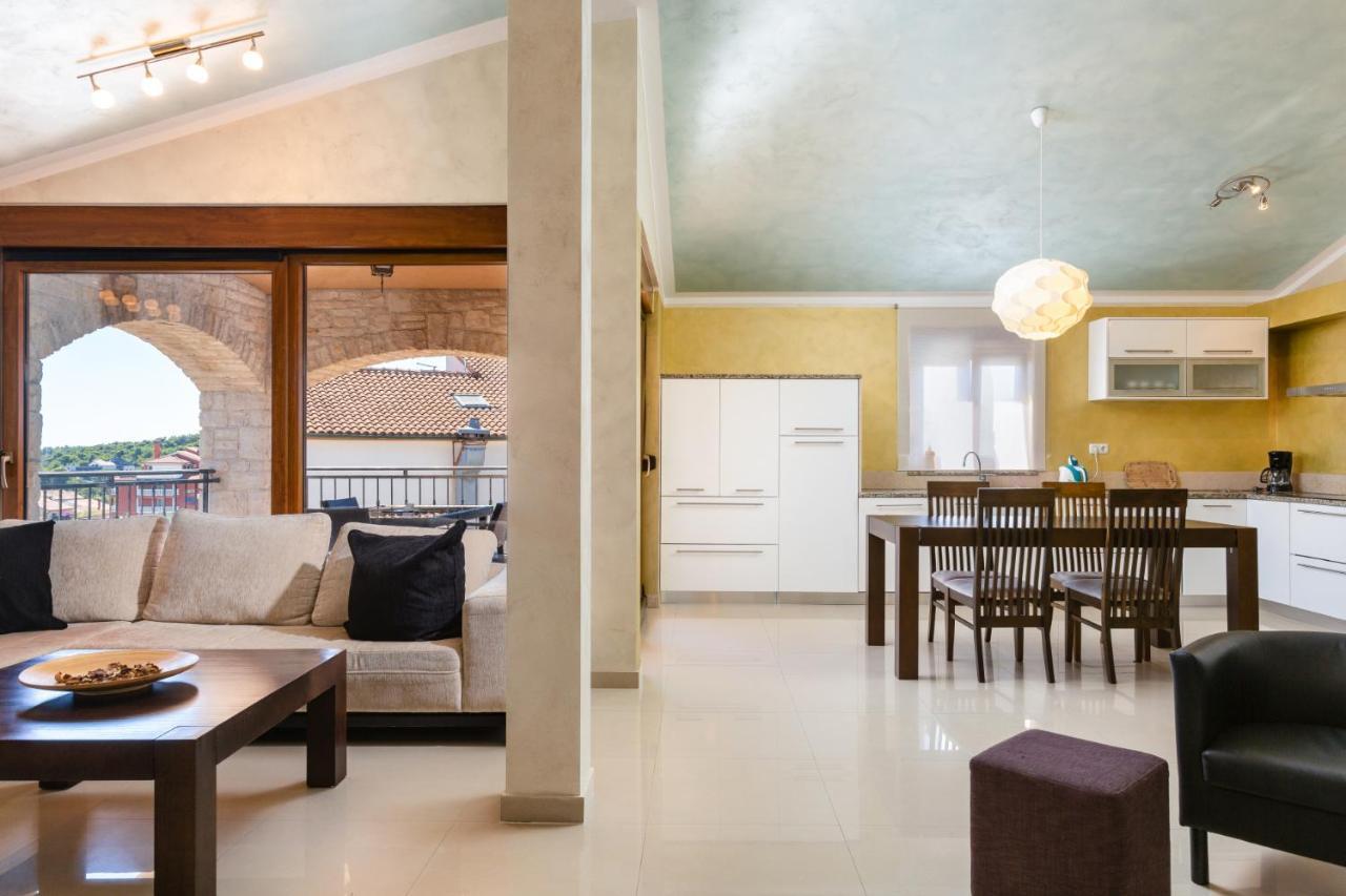 Appartement Marlera - Penthouse à Ližnjan Extérieur photo