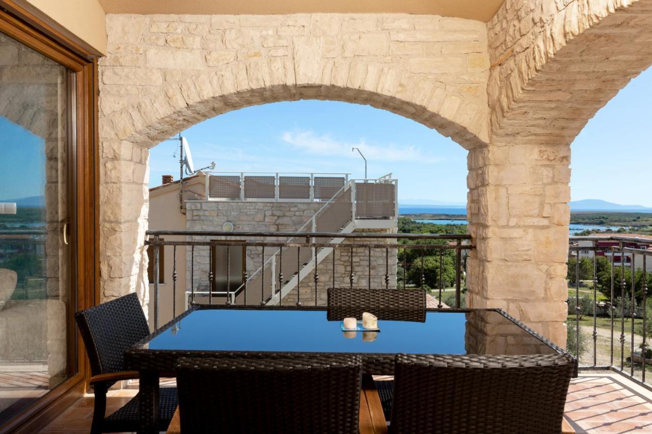 Appartement Marlera - Penthouse à Ližnjan Extérieur photo